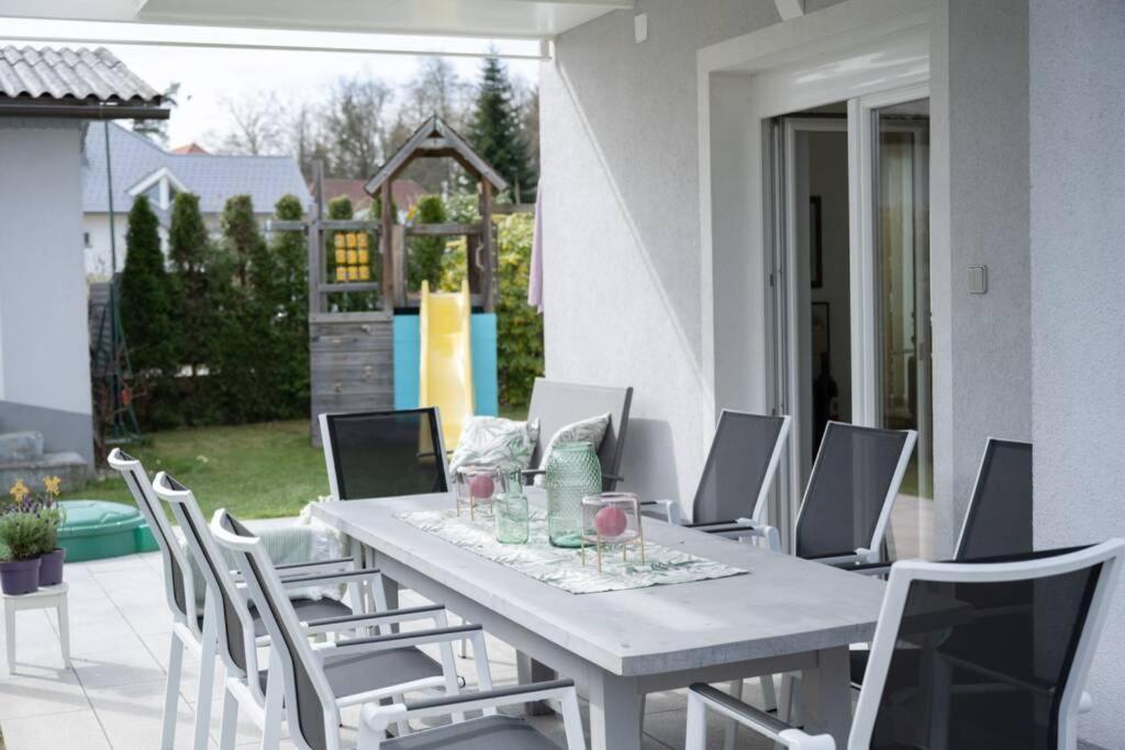 Schoenes Ferienhaus Mit Garten Pörtschach am Wörthersee Kültér fotó